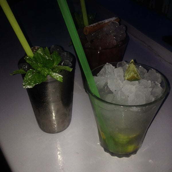 Снимок сделан в Bajamar Cocktail Bar пользователем Christos K. 8/28/2014