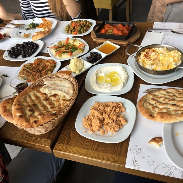 3/9/2019 tarihinde Baron C.ziyaretçi tarafından Knafe Restaurant'de çekilen fotoğraf