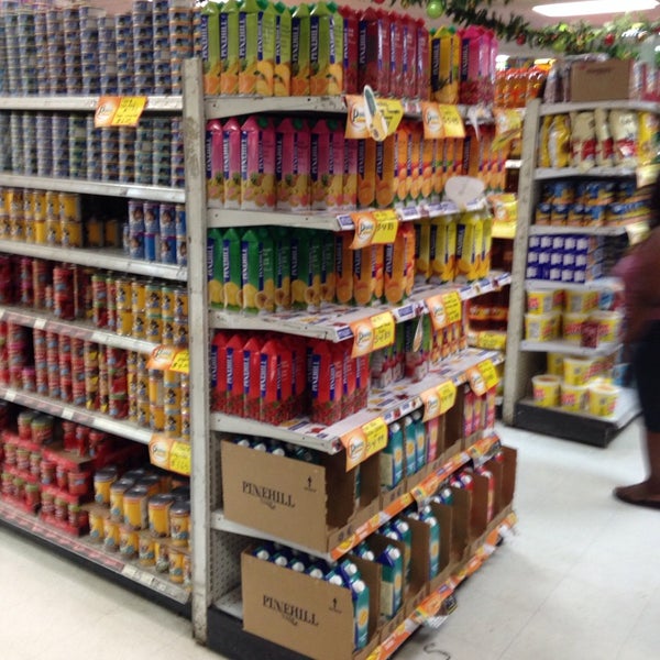 Волмарт внутри. Market dealers. Market price. Ahold delhaize market. Grocery store design.