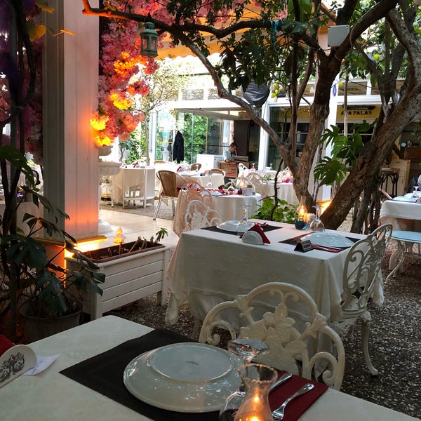 9/21/2019 tarihinde Ebru N.ziyaretçi tarafından Secret Garden Cafe &amp; Restaurant'de çekilen fotoğraf