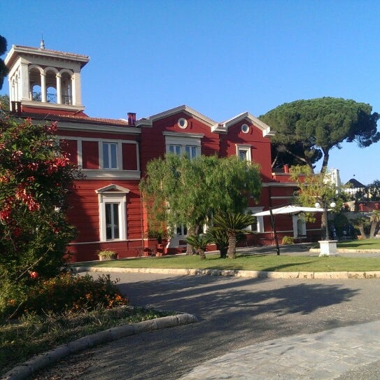 Photo taken at Hotel Mercure Villa Romanazzi Carducci by Miles D. on 6/10/2014