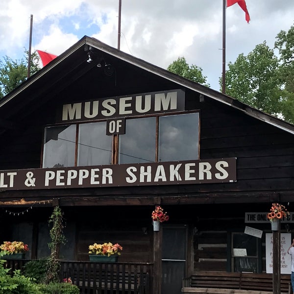 Photo taken at Salt &amp; Pepper Shaker Museum by Debbie W. on 6/13/2019