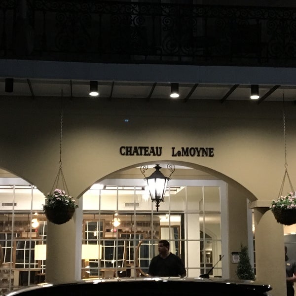 Das Foto wurde bei Chateau LeMoyne - French Quarter, A Holiday Inn Hotel von Debbie W. am 6/10/2017 aufgenommen