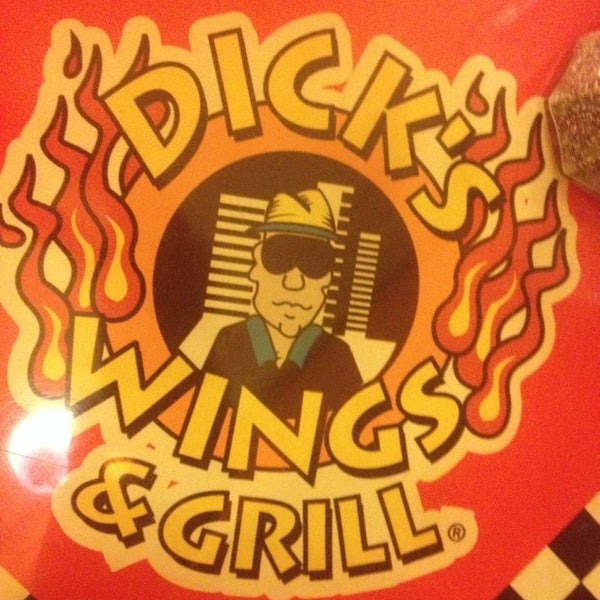 12/17/2013에 Cyndi C.님이 Dick&#39;s Wings &amp; Grill에서 찍은 사진