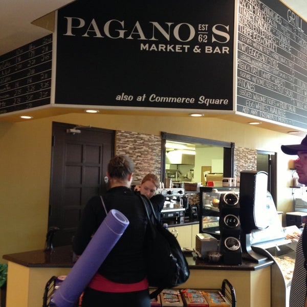รูปภาพถ่ายที่ Pagano&#39;s Market โดย Angela D. เมื่อ 4/10/2013