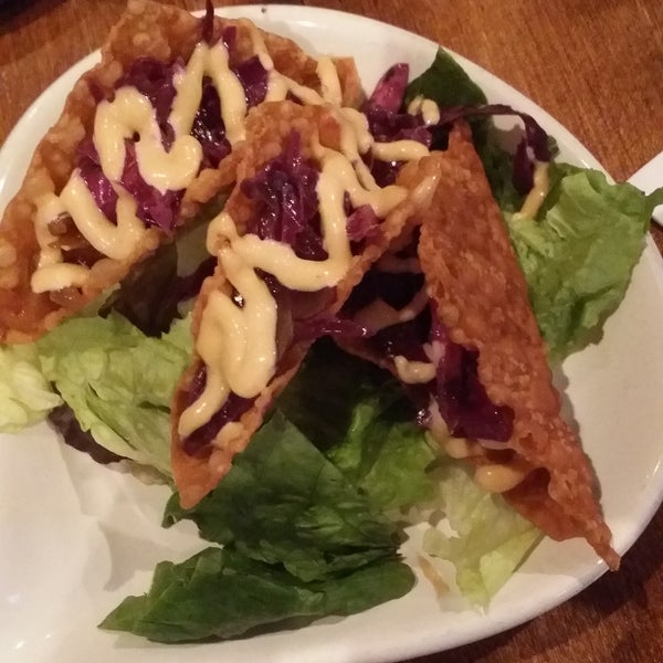 The spicy Tuna tacos appetizer is really good. Also, sign into their wifi and get a free alcoholic drink!