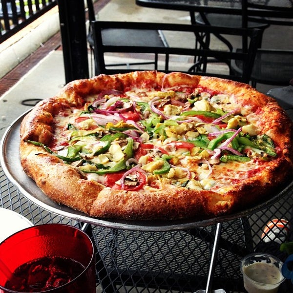 Снимок сделан в St. Angelo&#39;s Pizza пользователем Nik G. 8/18/2013