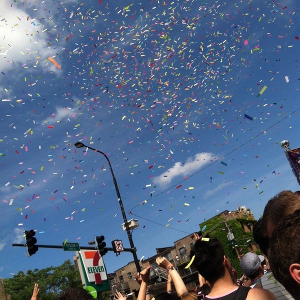 Снимок сделан в Chicago Pride Parade пользователем Liz 6/29/2014