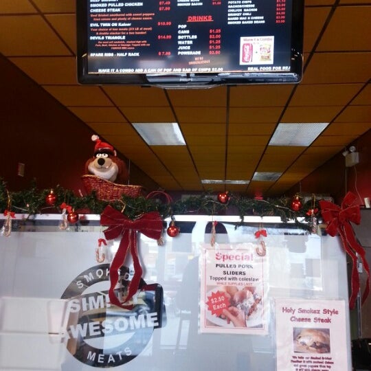 12/27/2012 tarihinde Tobin E.ziyaretçi tarafından Holy Smokez BBQ Sandwiches'de çekilen fotoğraf
