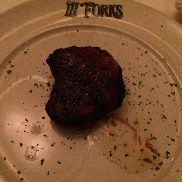 Photo prise au III Forks Restaurant par Bob W. le3/12/2014