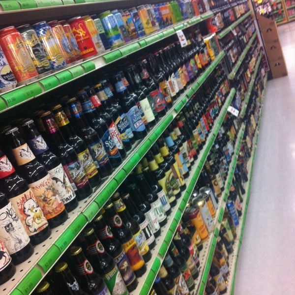 รูปภาพถ่ายที่ Liquor Mart โดย Teagan G. เมื่อ 6/7/2014