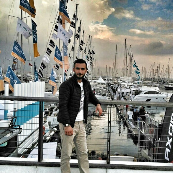 Das Foto wurde bei Ev&#39;re Boat Show Standı von Mert K. am 10/8/2015 aufgenommen