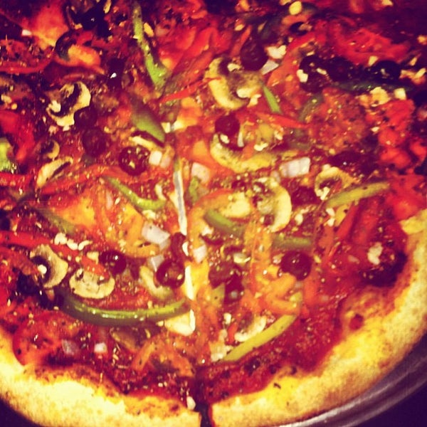 12/8/2012 tarihinde Heather P.ziyaretçi tarafından EPIC Pizza &amp; Subs'de çekilen fotoğraf