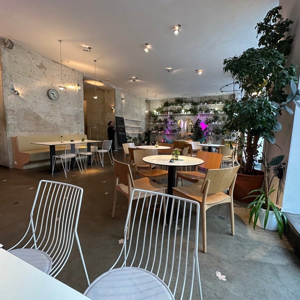 รูปภาพถ่ายที่ Mistral Café โดย Petr Š. เมื่อ 11/5/2022