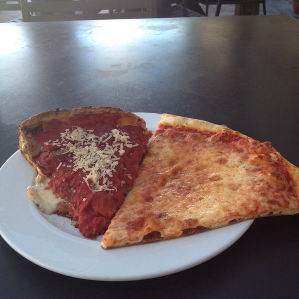 Das Foto wurde bei Union Pizza Company von Jason H. am 10/31/2013 aufgenommen
