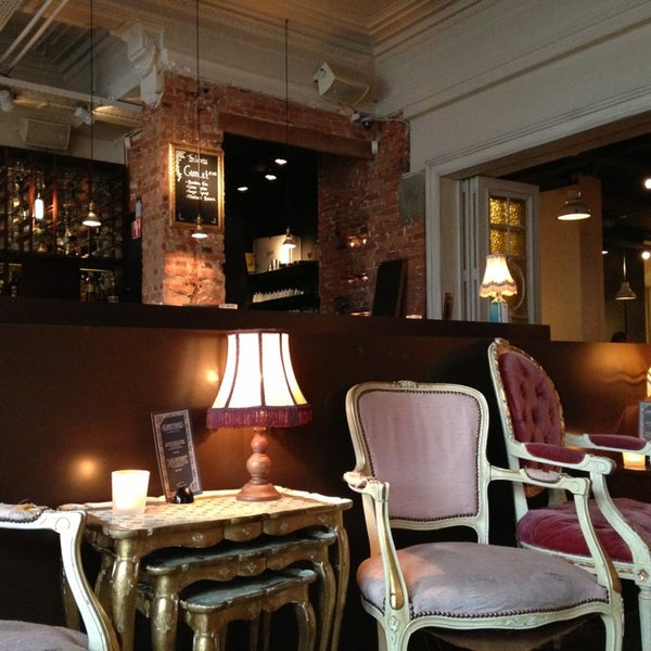 Photo taken at Josephine&#39;s Bar &amp; Restaurant by Jonathan B. on 5/22/2013