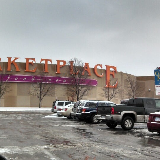 Foto tirada no(a) The Great Mall of the Great Plains por Lou G. em 12/22/2013