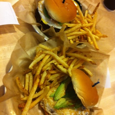 Photo taken at Meatheads Burgers &amp; Fries by Ebe D. on 10/17/2012