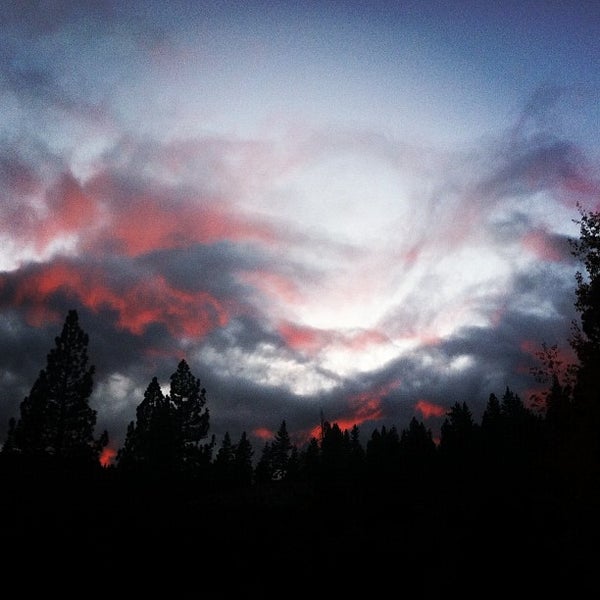 Снимок сделан в Squaw Valley Lodge пользователем JSR 10/22/2012