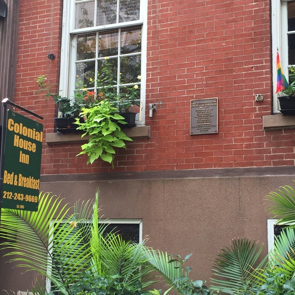 Colonial House Inn Chelsea 318 W 22nd St