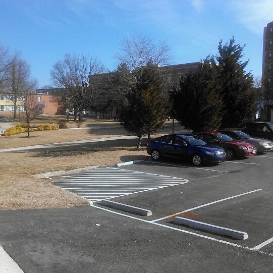2/25/2013 tarihinde King👑💵ziyaretçi tarafından Coppin State University'de çekilen fotoğraf