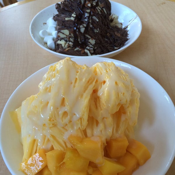 10/23/2013에 Kay Y.님이 Sno-Zen Shaved Snow &amp; Dessert Cafe에서 찍은 사진