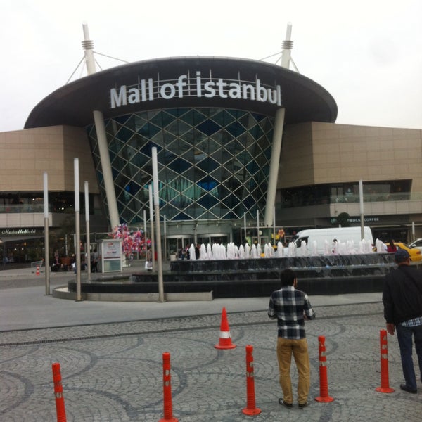 รูปภาพถ่ายที่ Mall of İstanbul โดย Tuğba K. เมื่อ 5/7/2015