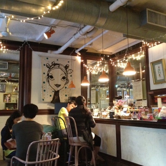 รูปภาพถ่ายที่ Hiroko&#39;s Place โดย Jasmine Q. เมื่อ 8/26/2012