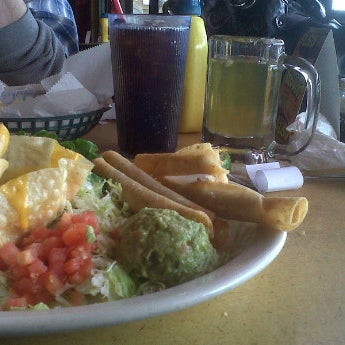 รูปภาพถ่ายที่ Posados Cafe โดย Serena S. เมื่อ 2/16/2012
