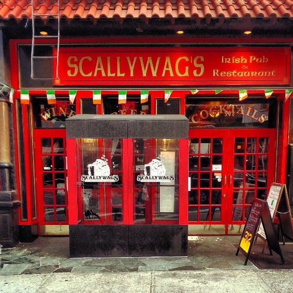 รูปภาพถ่ายที่ Scallywag&#39;s Bar &amp; Grill โดย Peeshepig เมื่อ 3/22/2013