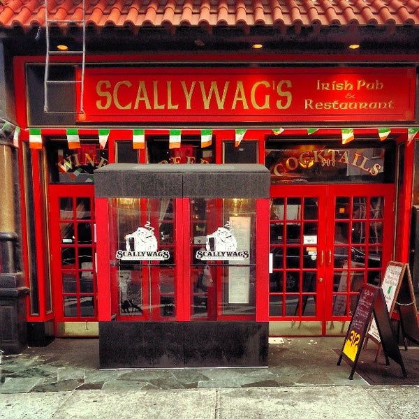 Foto tomada en Scallywag&#39;s Bar &amp; Grill  por Peeshepig el 3/22/2013