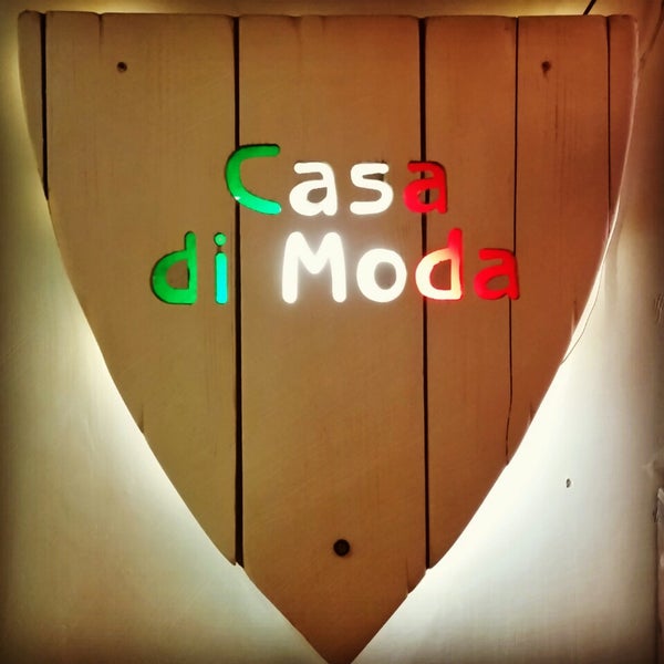 Das Foto wurde bei Casa di Moda - Moda&#39; nın Evi von Dennis Claus K. am 8/16/2014 aufgenommen