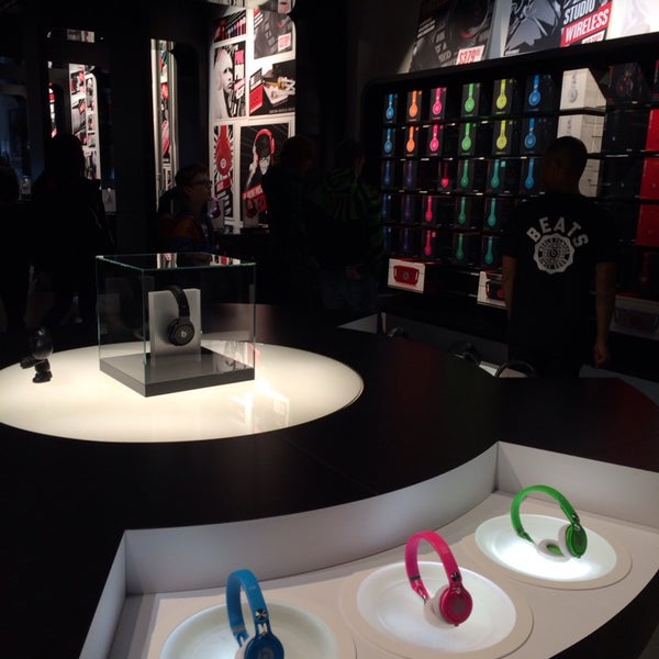 Photo taken at Beats By Dre Store by Eri K. on 12/23/2013