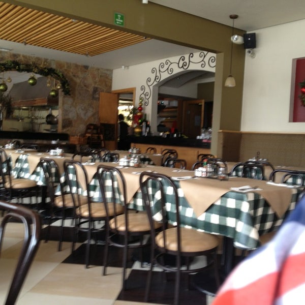 12/23/2012 tarihinde Enrique C.ziyaretçi tarafından Caffe Saverios'de çekilen fotoğraf