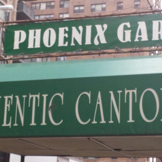 Foto tirada no(a) Phoenix Garden por Dave C. em 1/16/2014