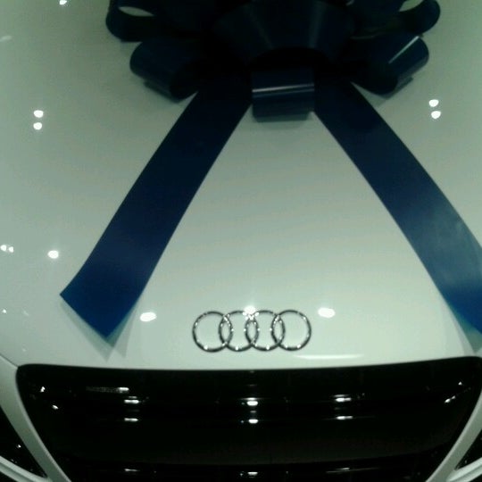 12/8/2012에 Nico M.님이 Audi Manhattan에서 찍은 사진