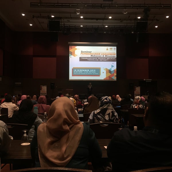 รูปภาพถ่ายที่ Shah Alam Convention Centre (SACC) โดย Tuan Penasihat เมื่อ 12/10/2019