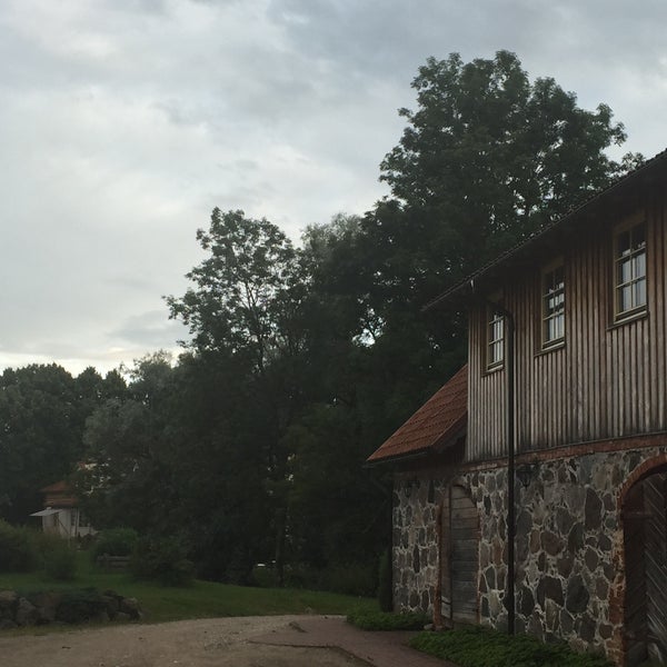 7/13/2015 tarihinde Viktorija K.ziyaretçi tarafından Mārcienas Muiža / Marciena Manor'de çekilen fotoğraf