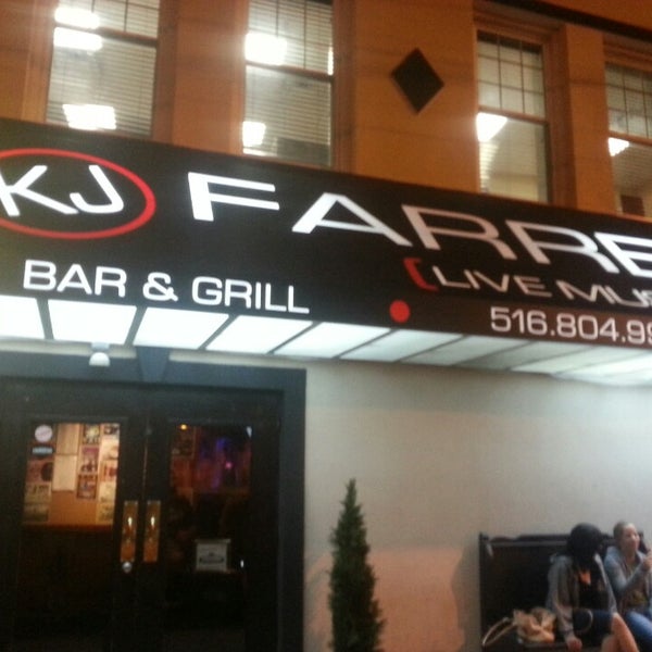 Photo prise au KJ Farrell&#39;s Bar &amp; Grill par Danny W. le8/23/2013