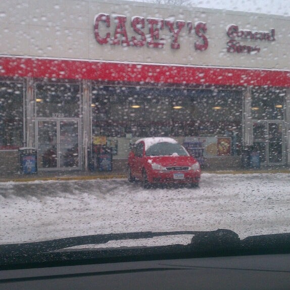 Foto tirada no(a) Casey&#39;s General Store por Kristi P. em 2/26/2013