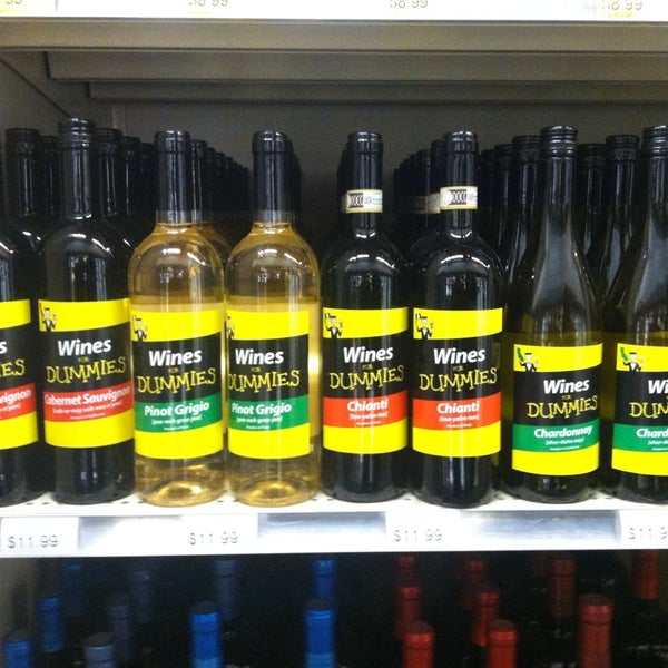 10/19/2013에 Brian M.님이 Sparrow Wine &amp; Liquor에서 찍은 사진