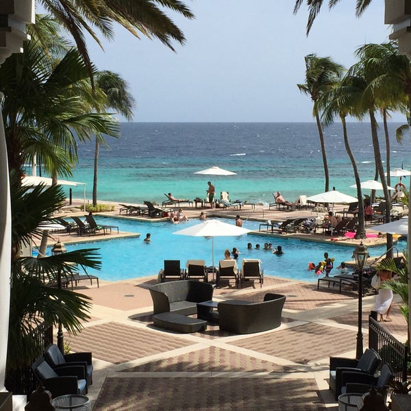 Foto diambil di Curaçao Marriott Beach Resort &amp; Emerald Casino oleh Uf T. pada 7/10/2015