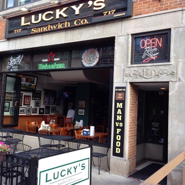 Foto tirada no(a) Lucky&#39;s Sandwich Company por Uf T. em 7/14/2014