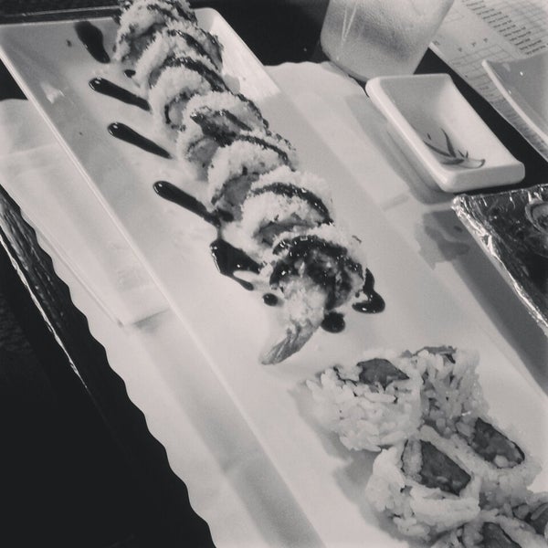 Снимок сделан в Amaya Japanese Restaurant пользователем Jenn H. 12/5/2013