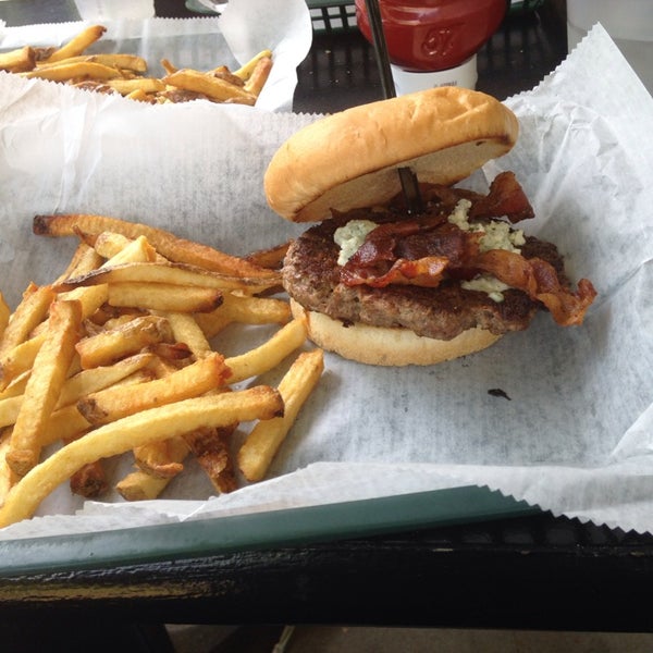 Photo taken at Mojo&#39;s Famous Burgers Cherrydale by Joseph D. on 4/27/2014