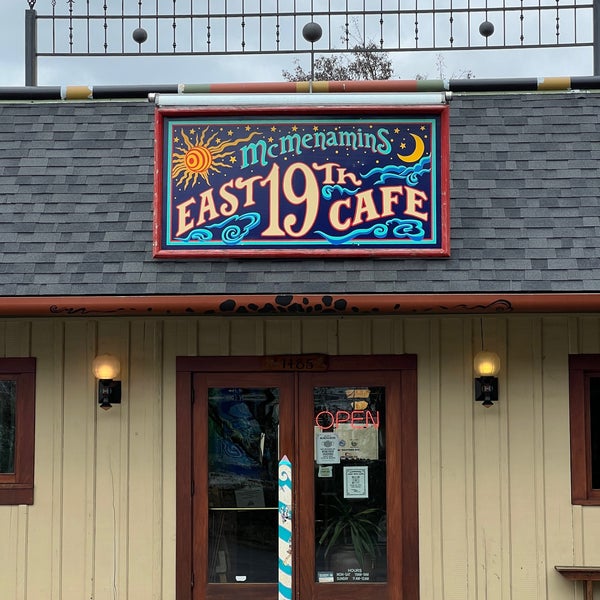 Ист 19. Ист 19. Ист 19. Жандармерия сан тропе. Здание жандармерия франции.