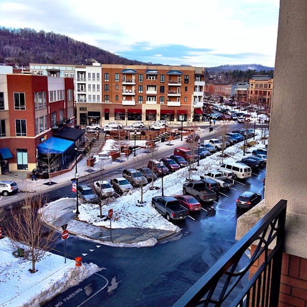 2/14/2014 tarihinde William K.ziyaretçi tarafından Hilton Asheville Biltmore Park'de çekilen fotoğraf