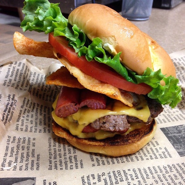 Foto tirada no(a) Wayback Burgers por A W. em 10/2/2014