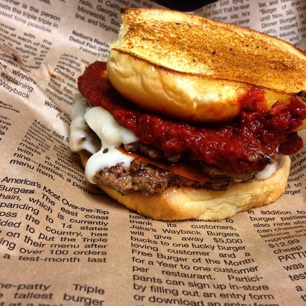 Foto tirada no(a) Wayback Burgers por A W. em 9/20/2014