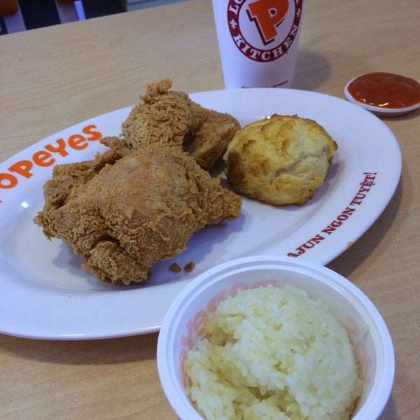Photo taken at Popeyes Louisiana Kitchen by Hung T. on 3/29/2014